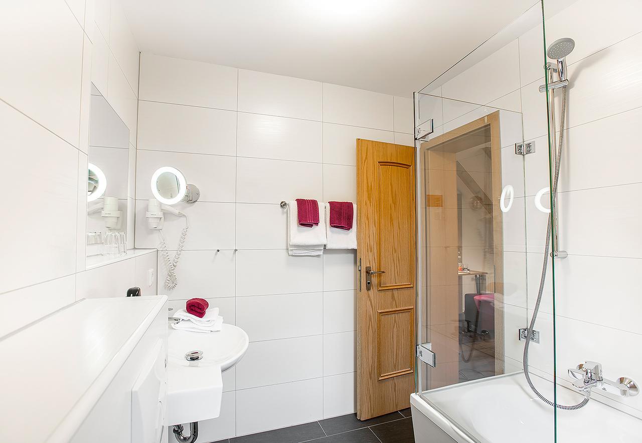 Hotel & Restaurant Lamm Mosbach  Bagian luar foto