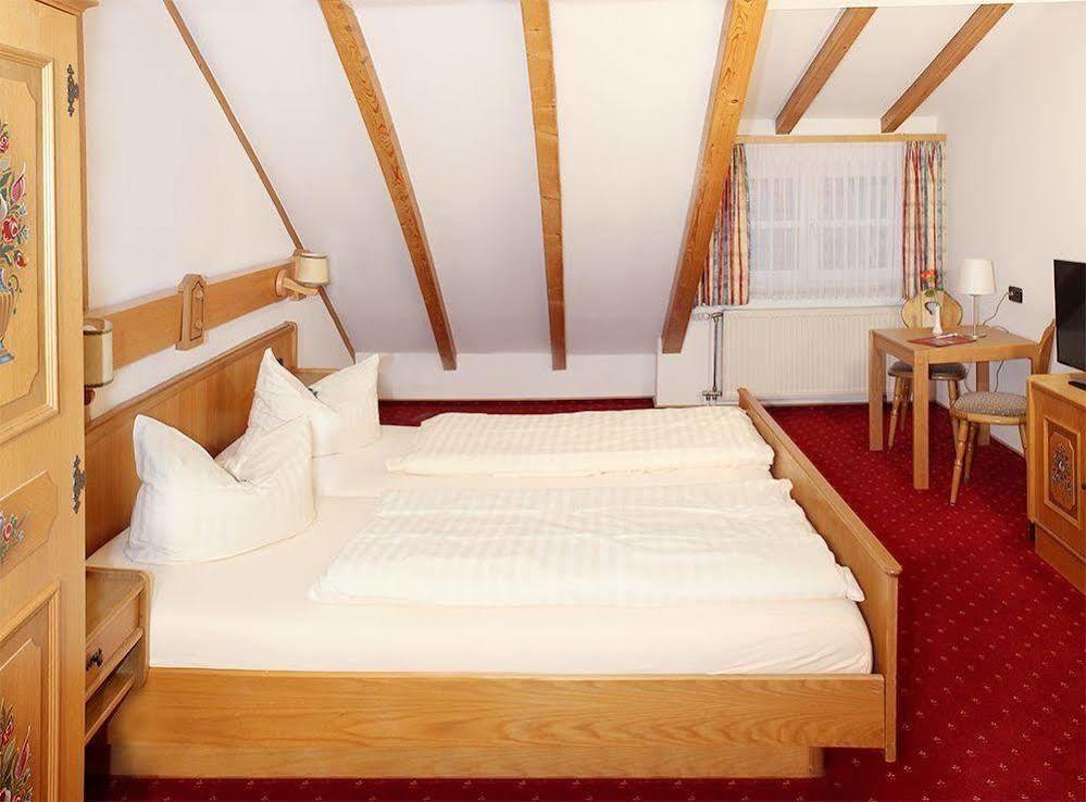 Hotel & Restaurant Lamm Mosbach  Bagian luar foto