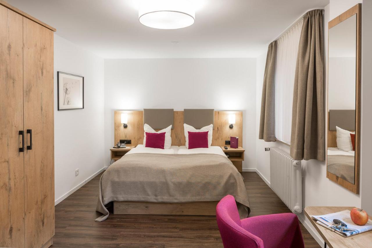 Hotel & Restaurant Lamm Mosbach  Bagian luar foto